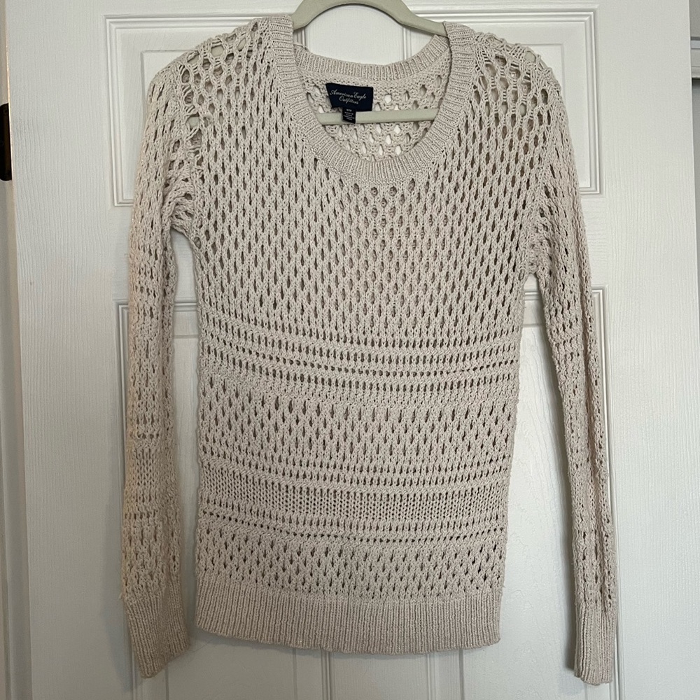 Cream knit AE sweater with gold flecks (M)